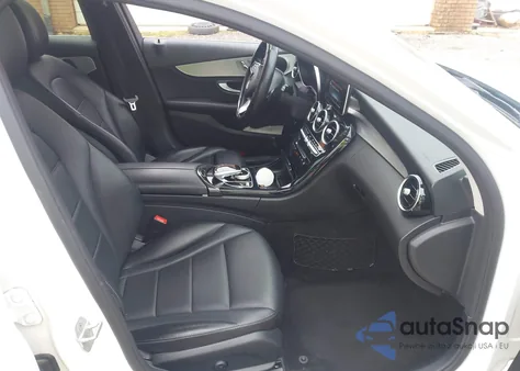 2016 Mercedes-Benz C 300 4Matic z USA, uszkodzony, nr VIN 55SWF4KB6GU098668